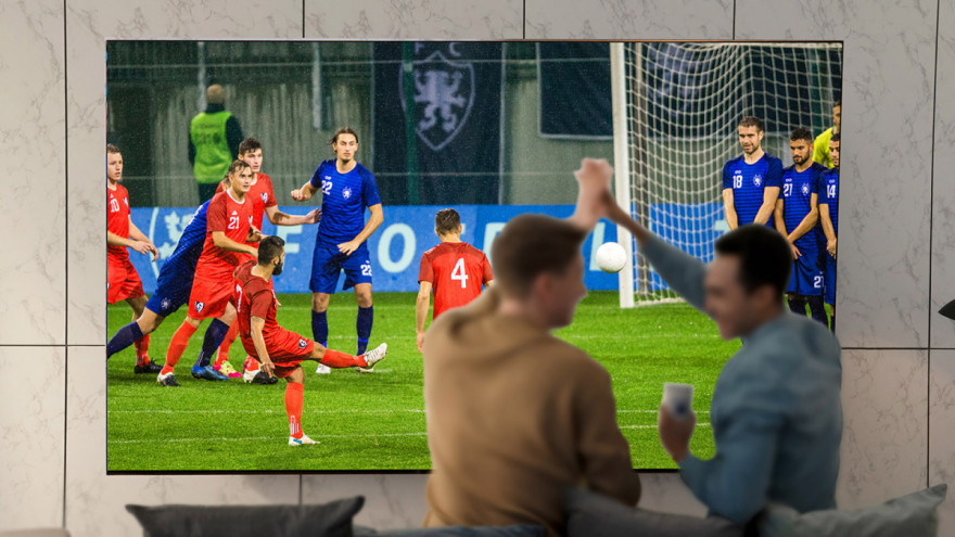 Čisté barvy vyvolávají dojem skutečného stadionu