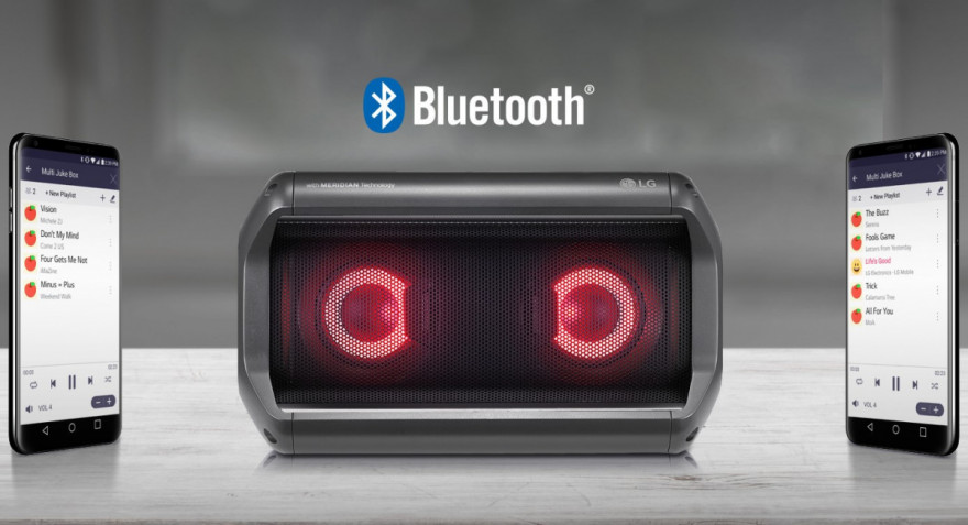 Párování několika zařízení přes Bluetooth.